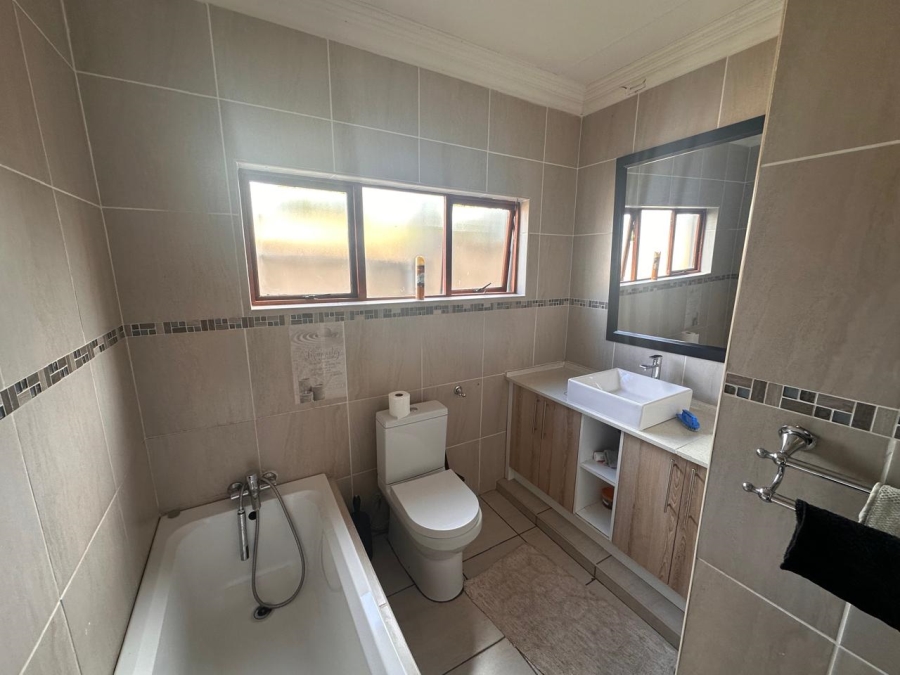 3 Bedroom Property for Sale in Kosmos Ridge North West